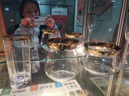 Mesin Pelapisan Emas Glassware 2 Sisi Refleksi Warna Emas, Lapisan TiN Emas Adhesi Kuat